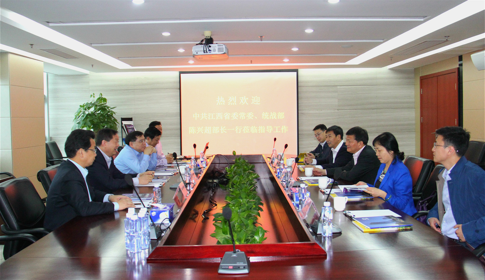 中共江西省委常委、統(tǒng)戰(zhàn)部部長(zhǎng)陳興超一行到訪方大集團(tuán)